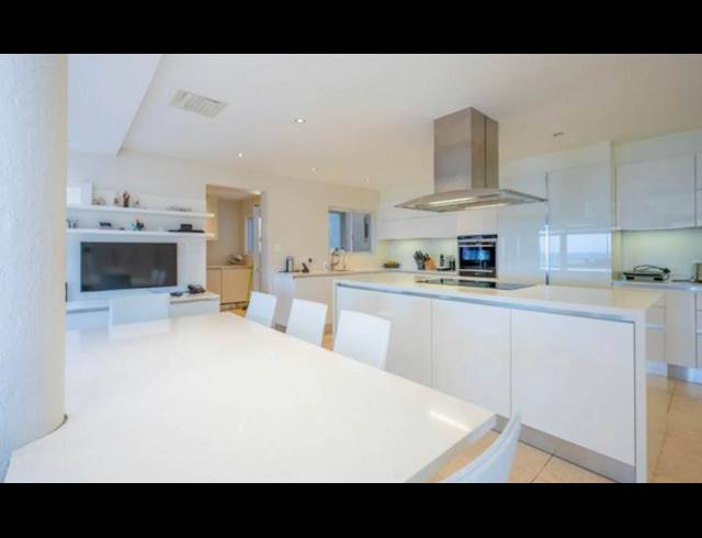 4 BEDROOM HOUSE FOR SALE IN UMHLANGA ROCKS